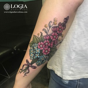 tatuaje-brazo-flores-logiabarcelona-laia-w          